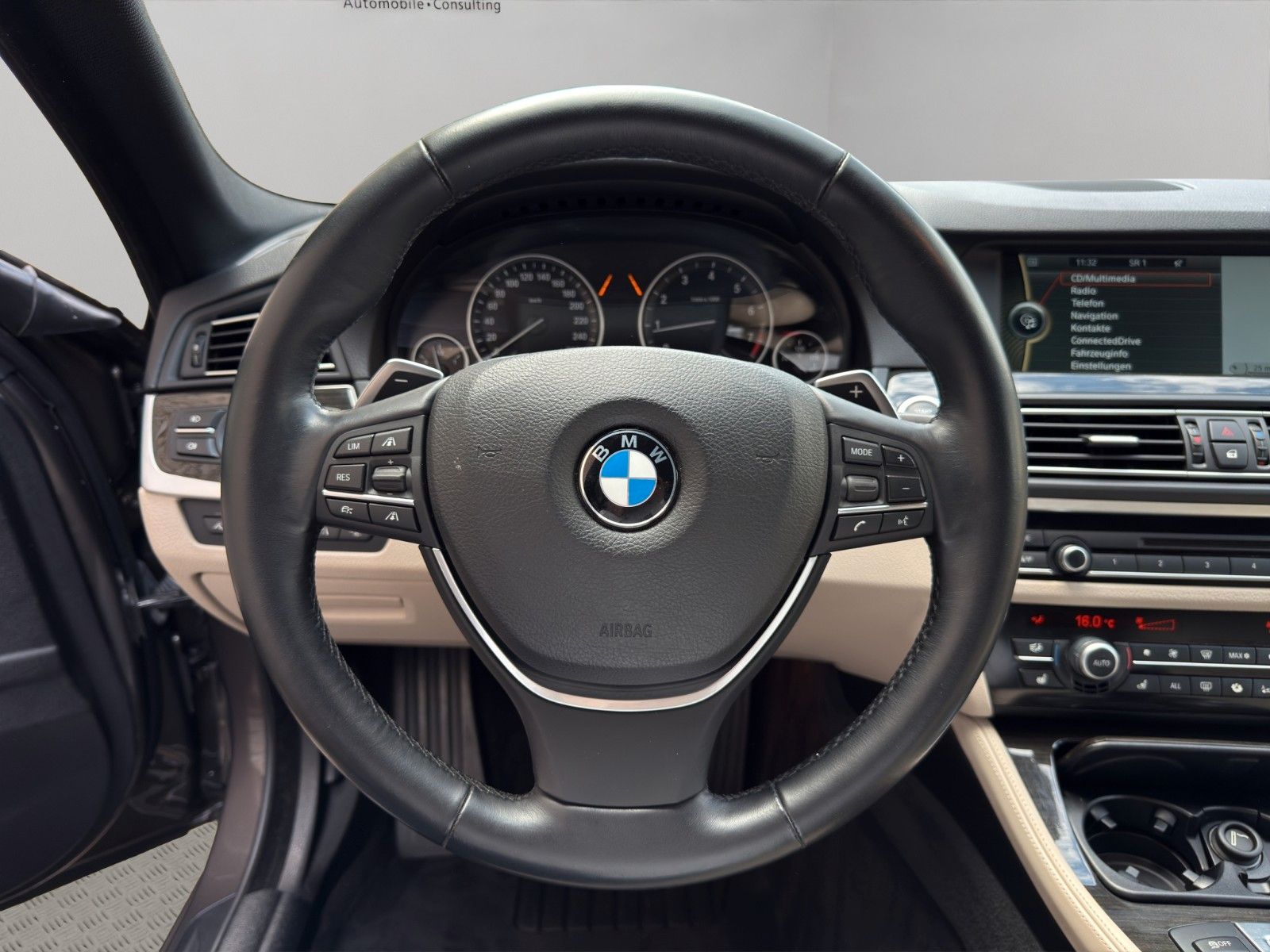 Fahrzeugabbildung BMW 550i Aut. Sport *2. Hand* *Night Vision*