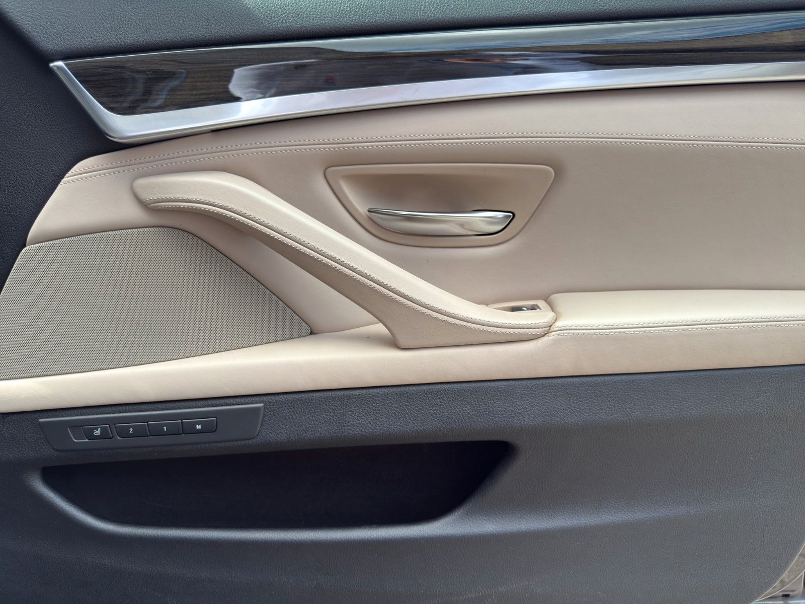 Fahrzeugabbildung BMW 550i Aut. Sport *2. Hand* *Night Vision*