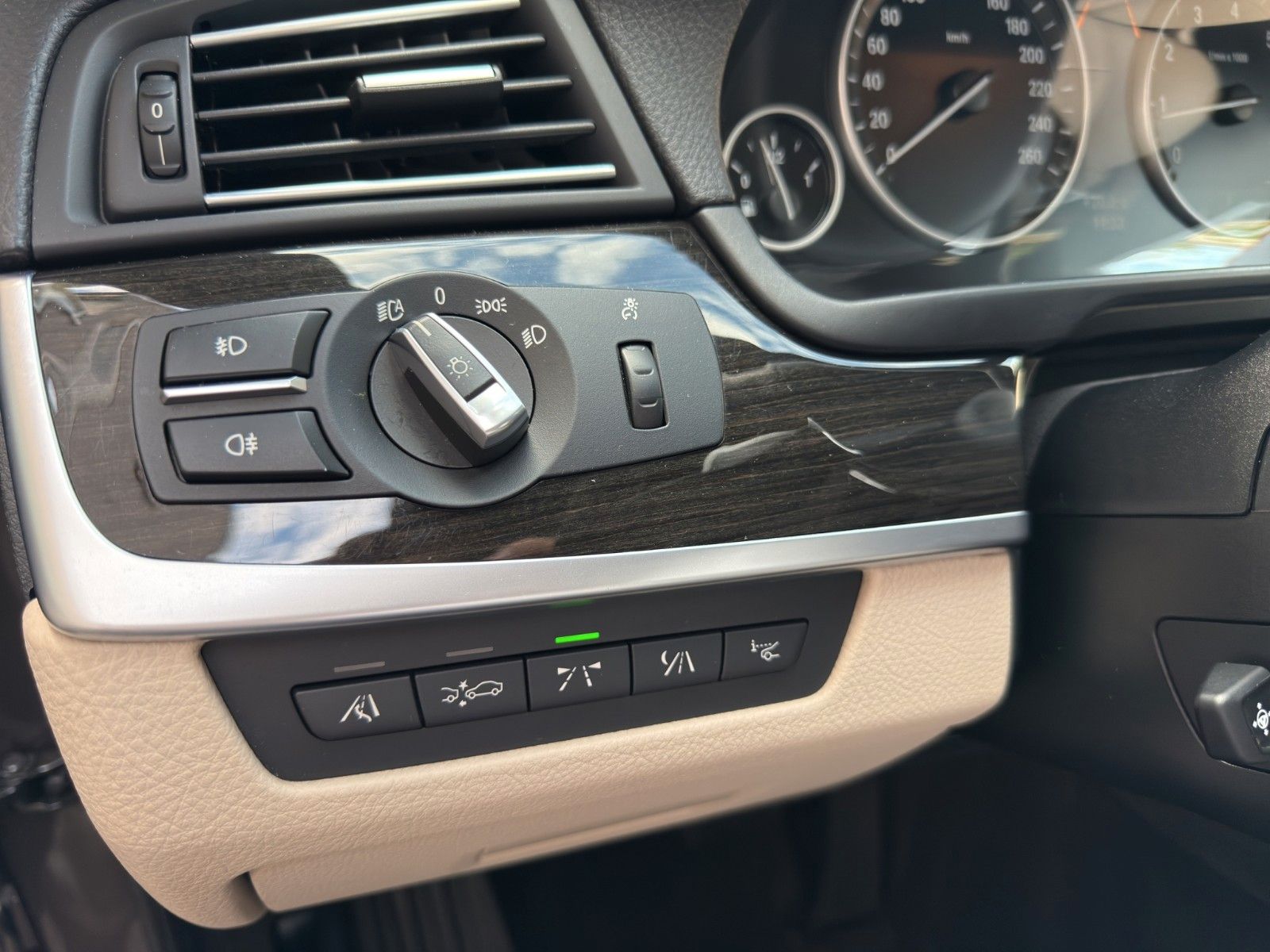 Fahrzeugabbildung BMW 550i Aut. Sport *2. Hand* *Night Vision*