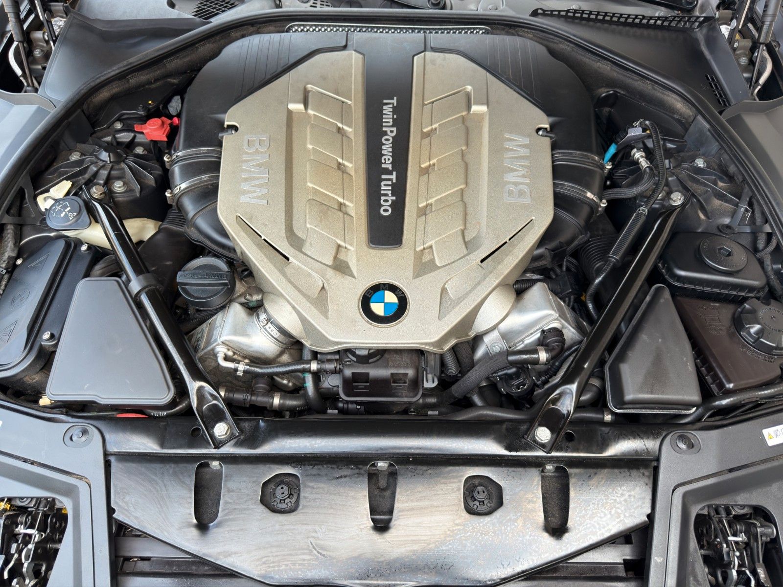Fahrzeugabbildung BMW 550i Aut. Sport *2. Hand* *Night Vision*