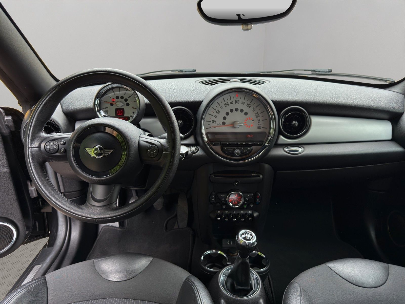 Fahrzeugabbildung MINI Cooper Coupé *Teilleder* *PDC*