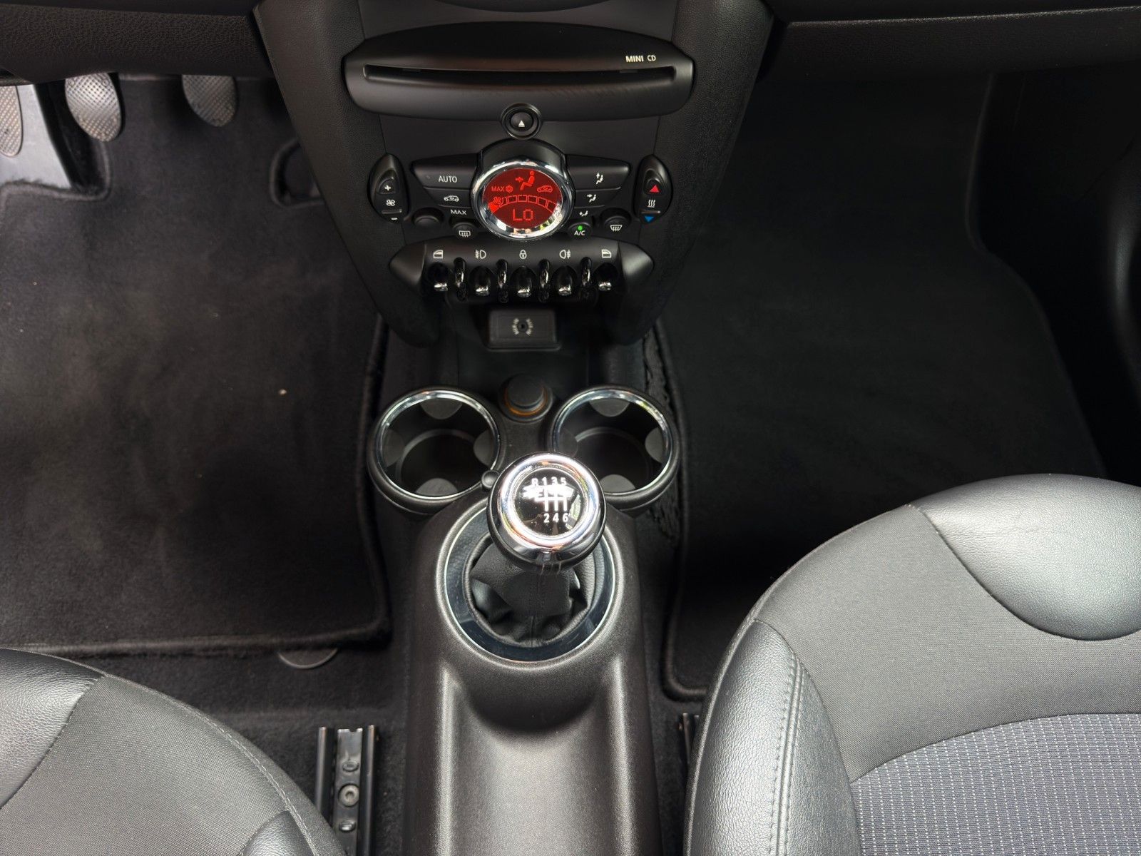 Fahrzeugabbildung MINI Cooper Coupé *Teilleder* *PDC*