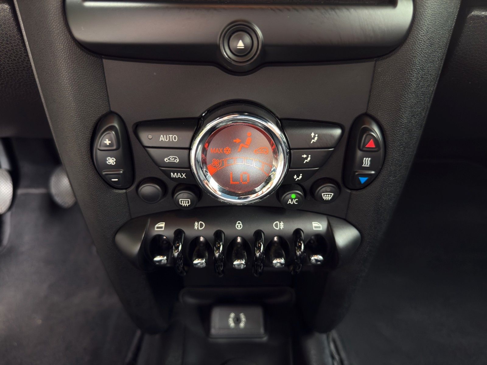 Fahrzeugabbildung MINI Cooper Coupé *Teilleder* *PDC*