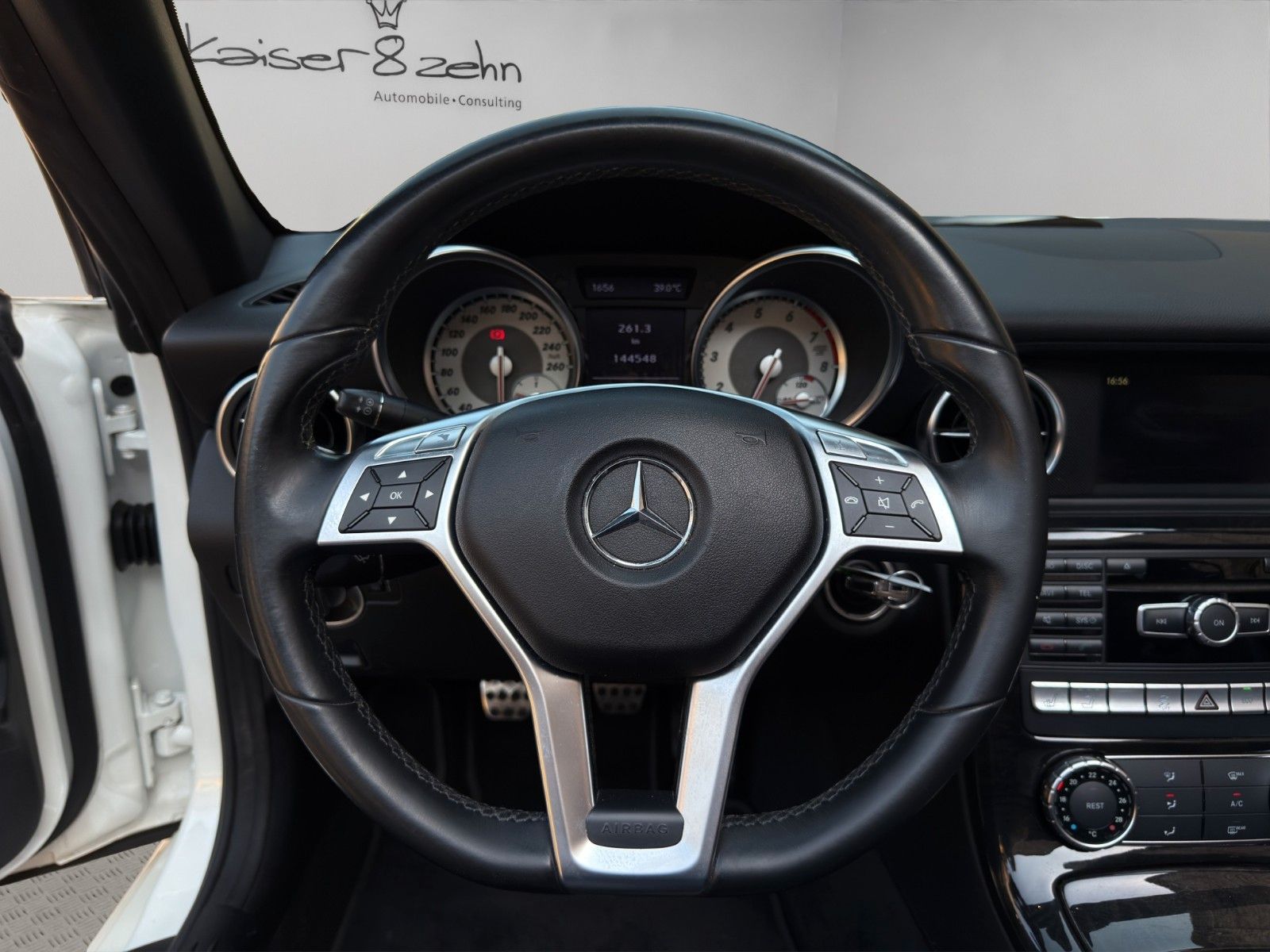 Fahrzeugabbildung Mercedes-Benz SLK 200 BlueEfficiency *Sportfahrwerk* *PDC*