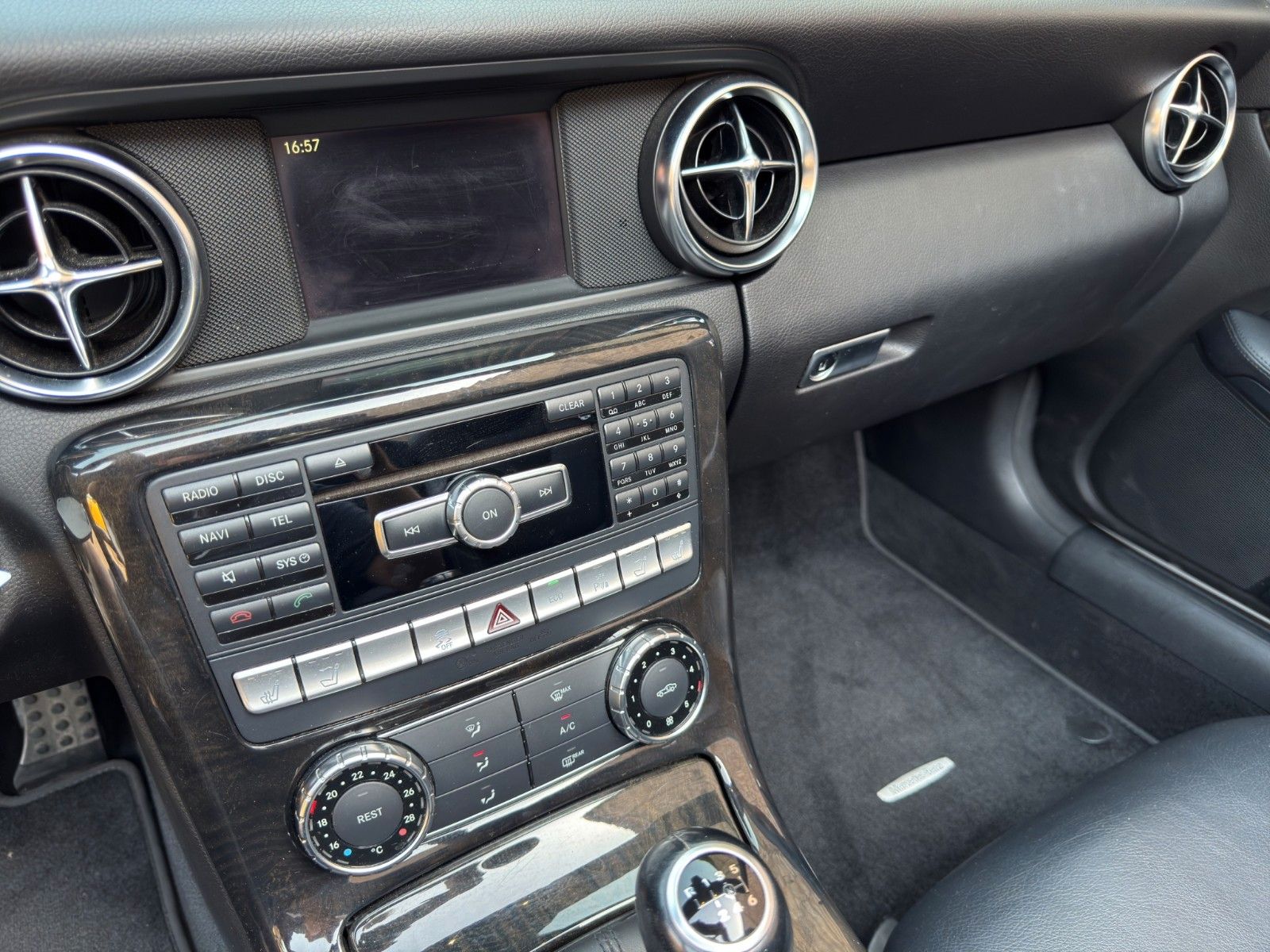 Fahrzeugabbildung Mercedes-Benz SLK 200 BlueEfficiency *Sportfahrwerk* *PDC*