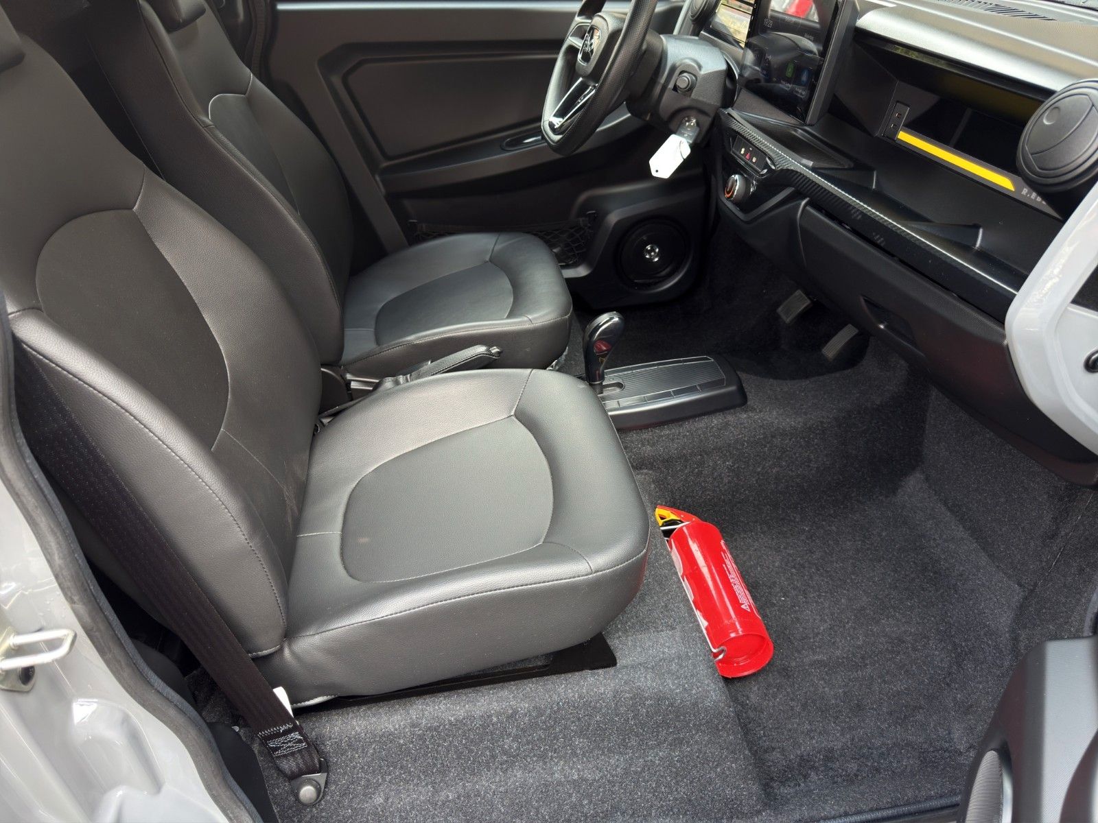 Fahrzeugabbildung Ligier MyLi D R.EBEL E5 *Servo* *Carplay*