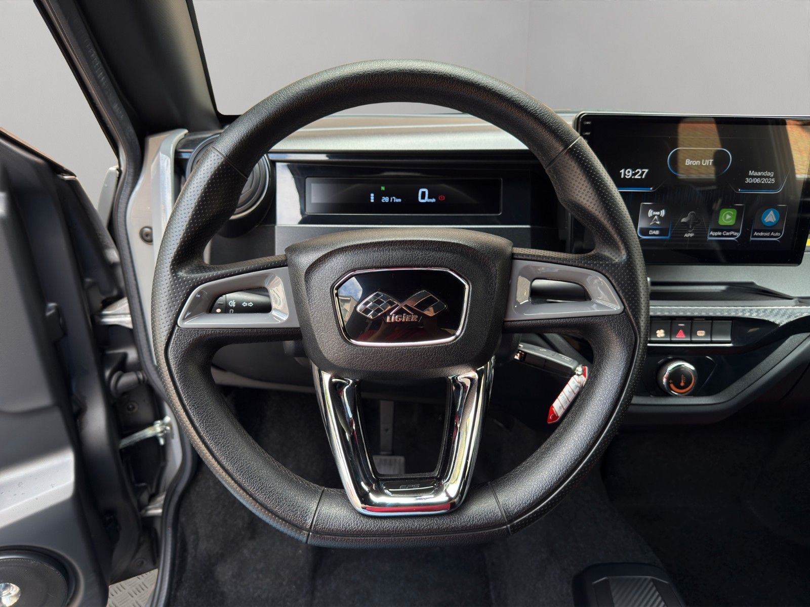 Fahrzeugabbildung Ligier MyLi D R.EBEL E5 *Servo* *Carplay*