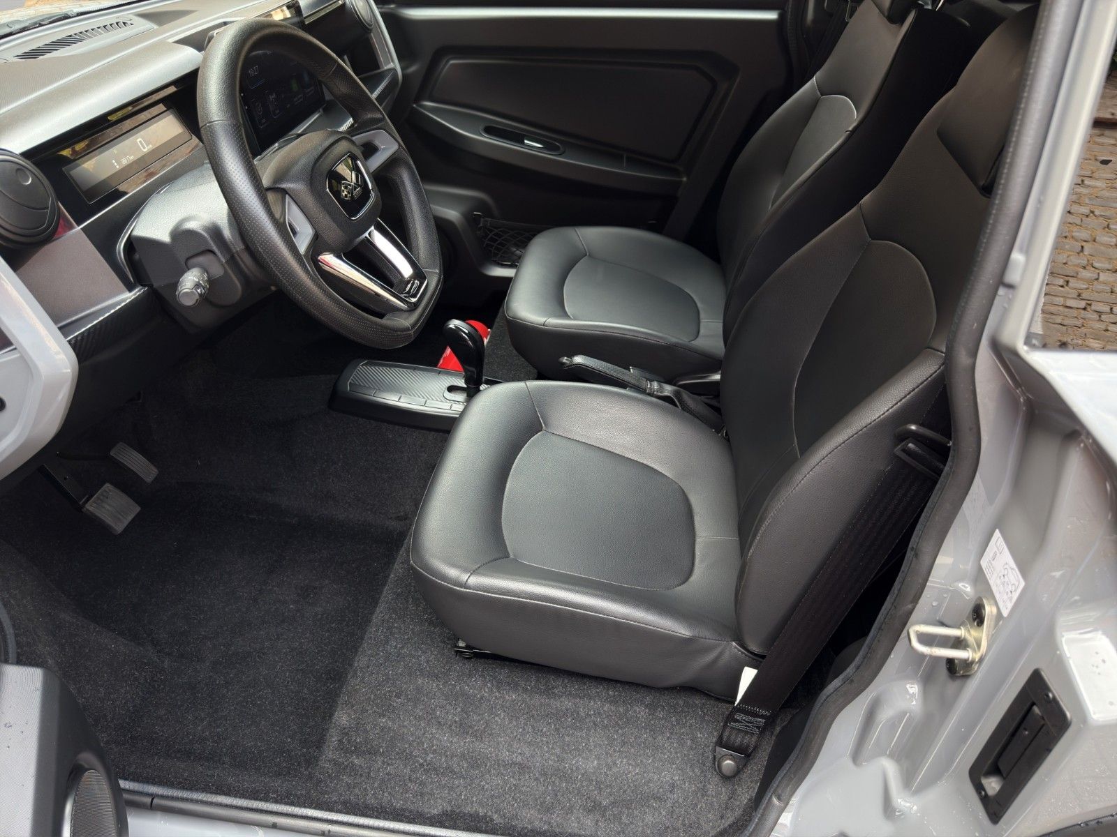 Fahrzeugabbildung Ligier MyLi D R.EBEL E5 *Servo* *Carplay*