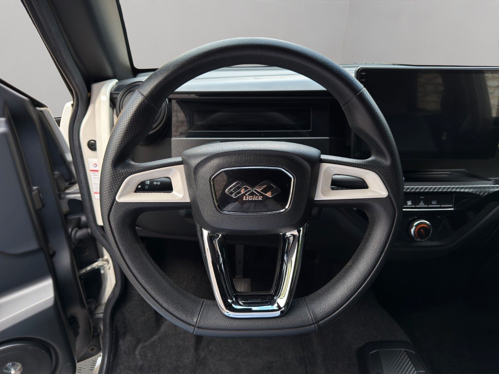 Fahrzeugabbildung Ligier MyLi D R.EBEL E5 *Servo* *CarPlay*