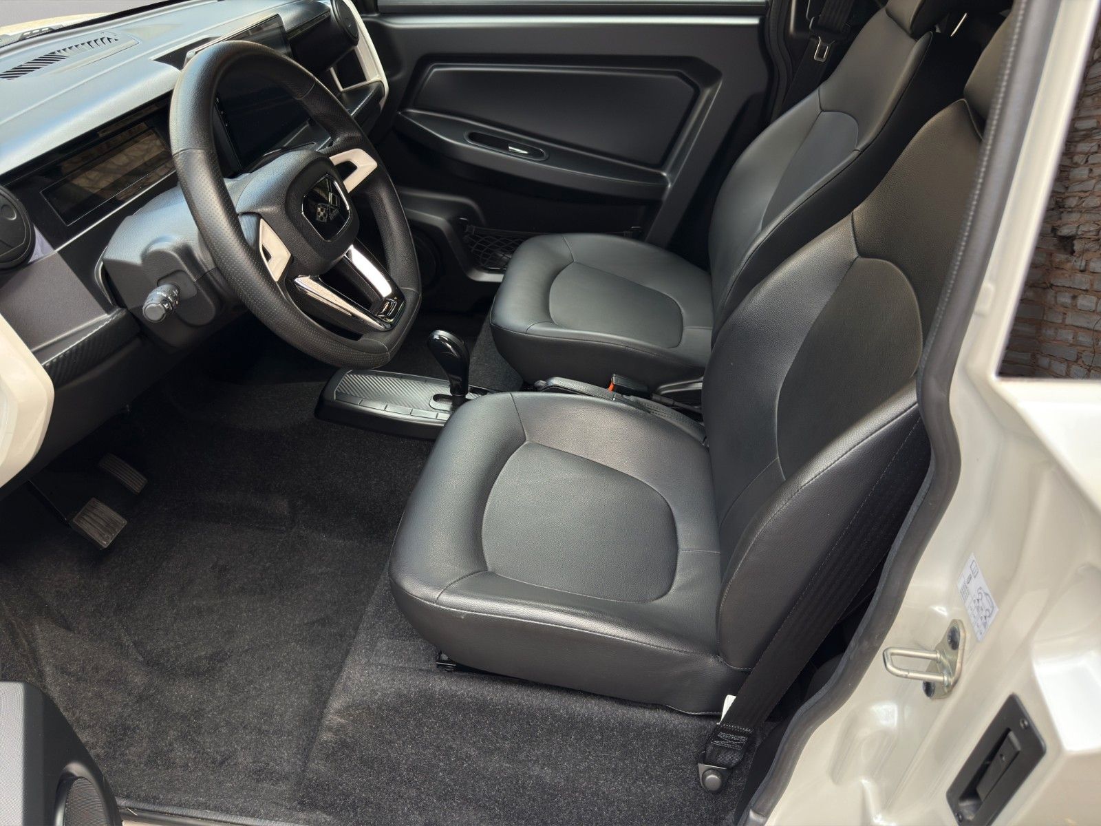 Fahrzeugabbildung Ligier MyLi D R.EBEL E5 *Servo* *CarPlay*