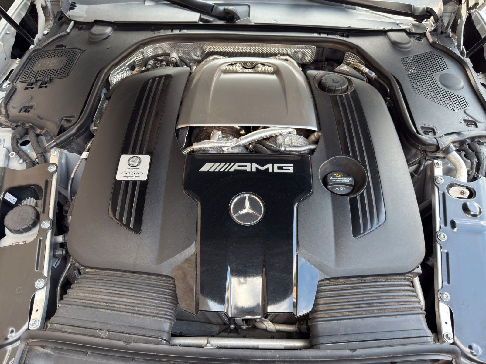 Fahrzeugabbildung Mercedes-Benz SL 63 AMG 4 Matic +
