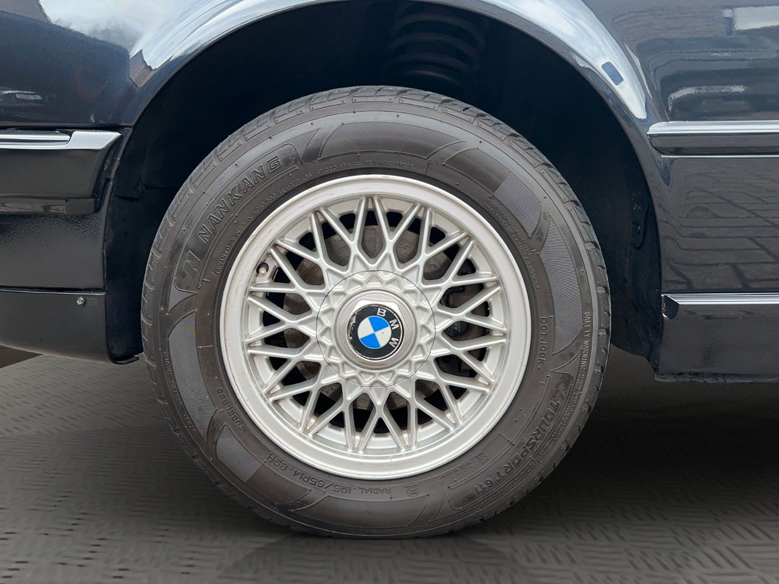 Fahrzeugabbildung BMW 320i Cabriolet  E30 *Classic Data 2-*