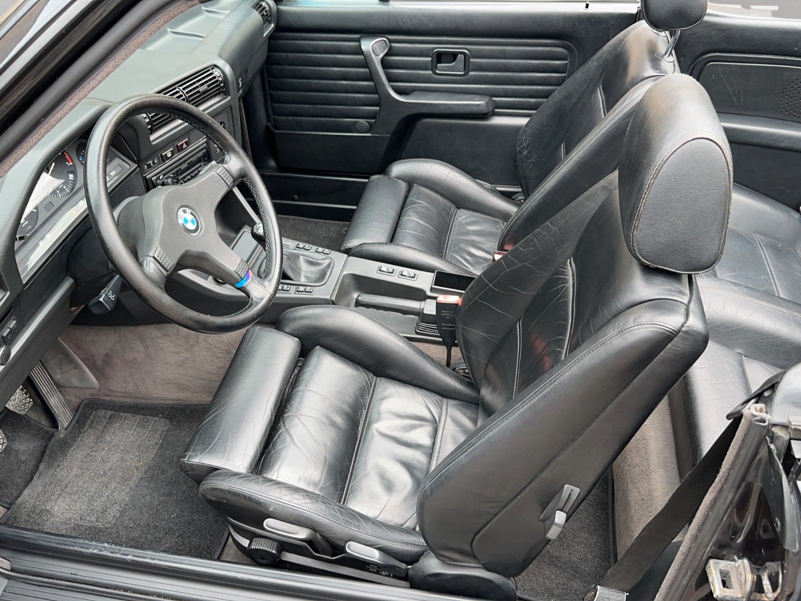 Fahrzeugabbildung BMW 320i Cabriolet  E30 *Classic Data 2-*