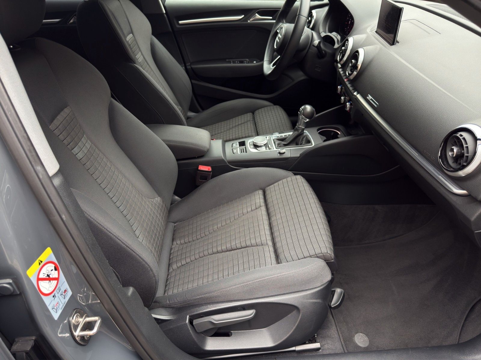 Fahrzeugabbildung Audi A3 Sportback 35 TFSI S tronic sport *PDC*2.Hand*