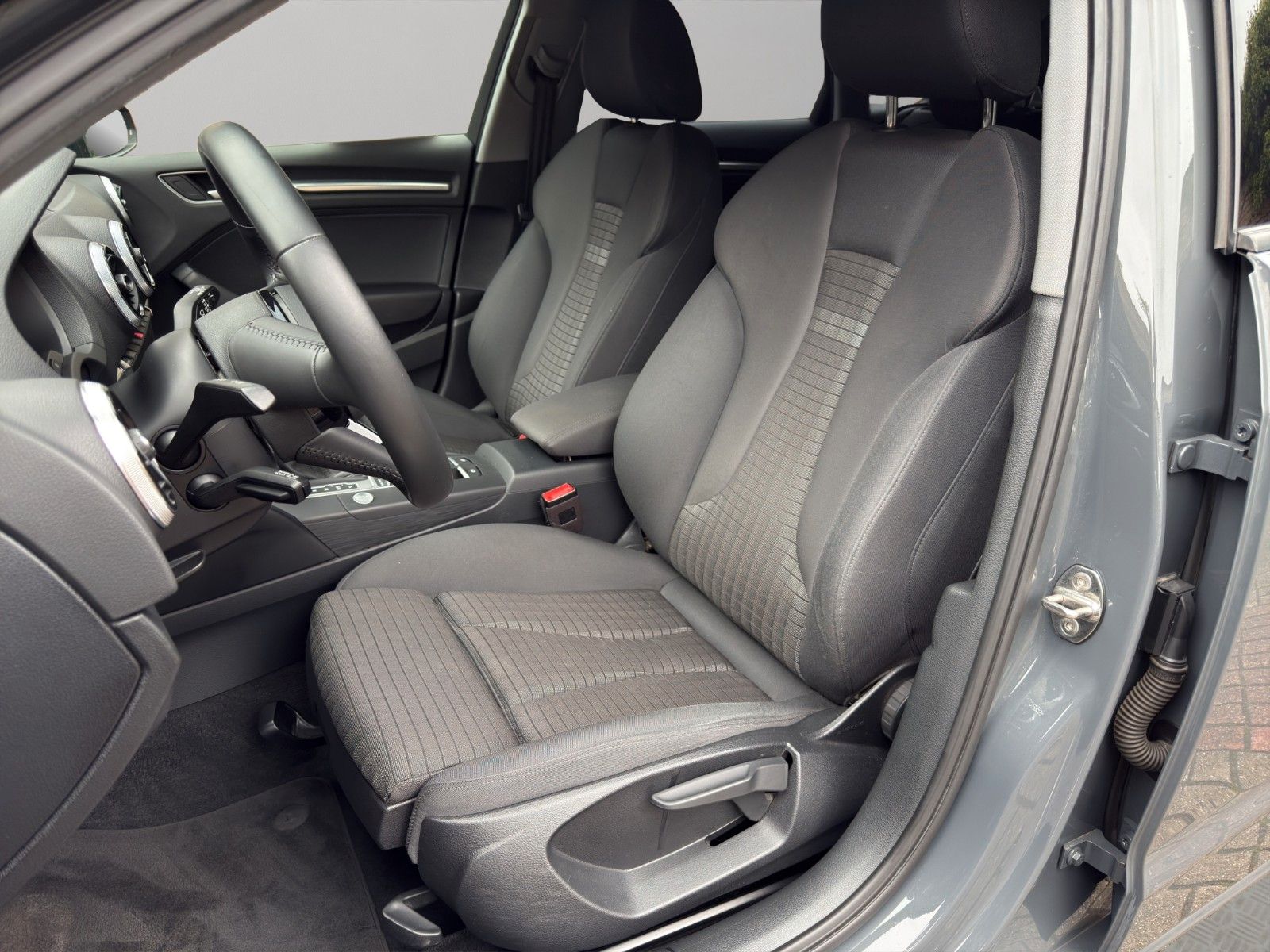 Fahrzeugabbildung Audi A3 Sportback 35 TFSI S tronic sport *PDC*2.Hand*