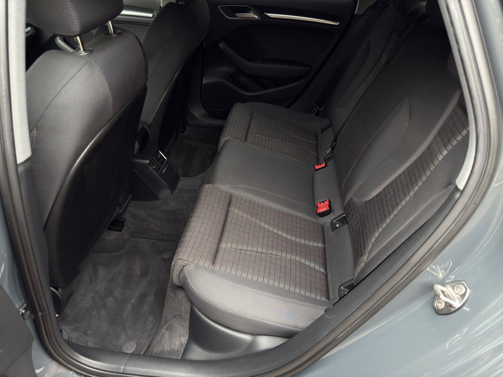 Fahrzeugabbildung Audi A3 Sportback 35 TFSI S tronic sport *PDC*2.Hand*