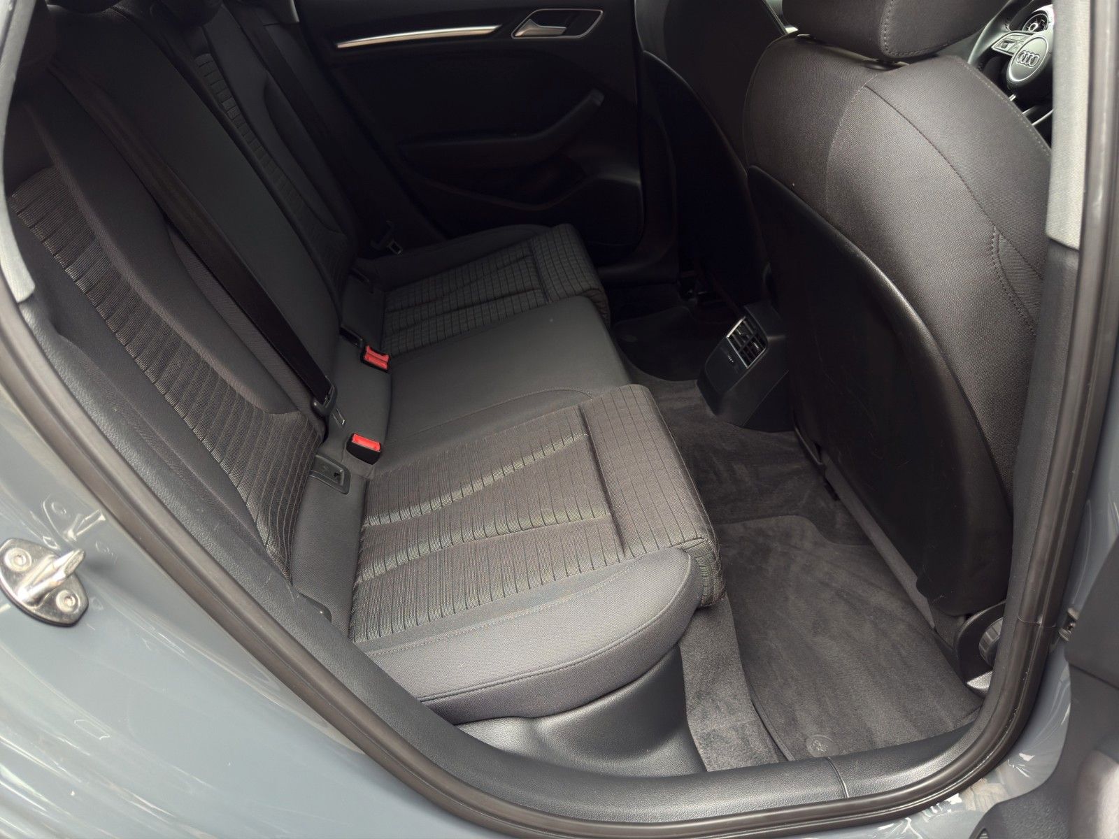 Fahrzeugabbildung Audi A3 Sportback 35 TFSI S tronic sport *PDC*2.Hand*