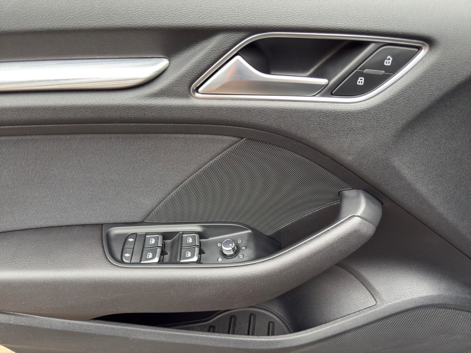 Fahrzeugabbildung Audi A3 Sportback 35 TFSI S tronic sport *PDC*2.Hand*