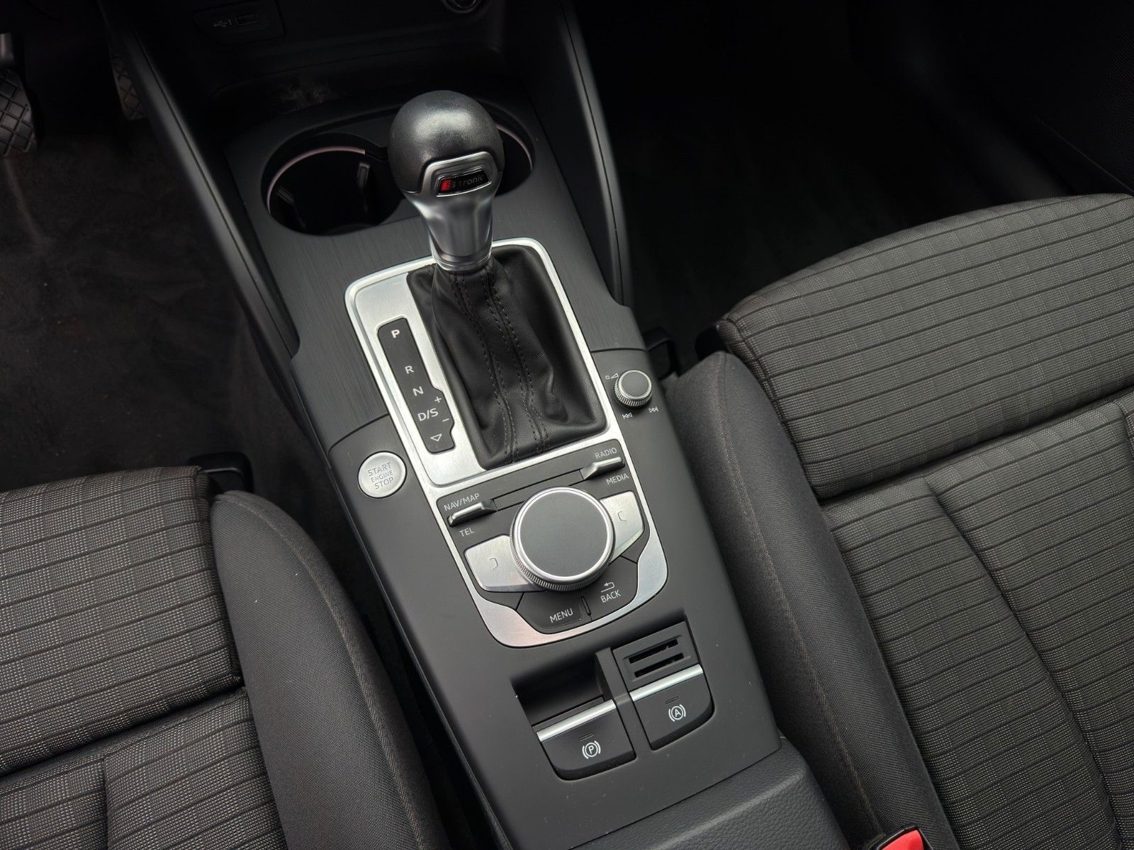 Fahrzeugabbildung Audi A3 Sportback 35 TFSI S tronic sport *PDC*2.Hand*