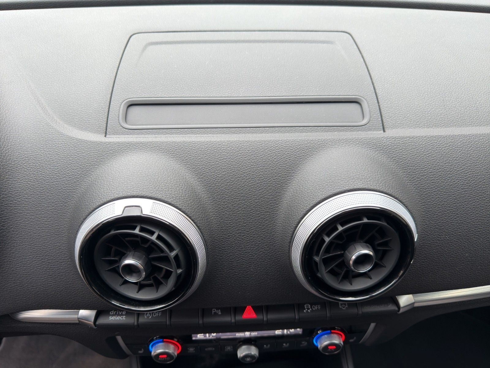 Fahrzeugabbildung Audi A3 Sportback 35 TFSI S tronic sport *PDC*2.Hand*