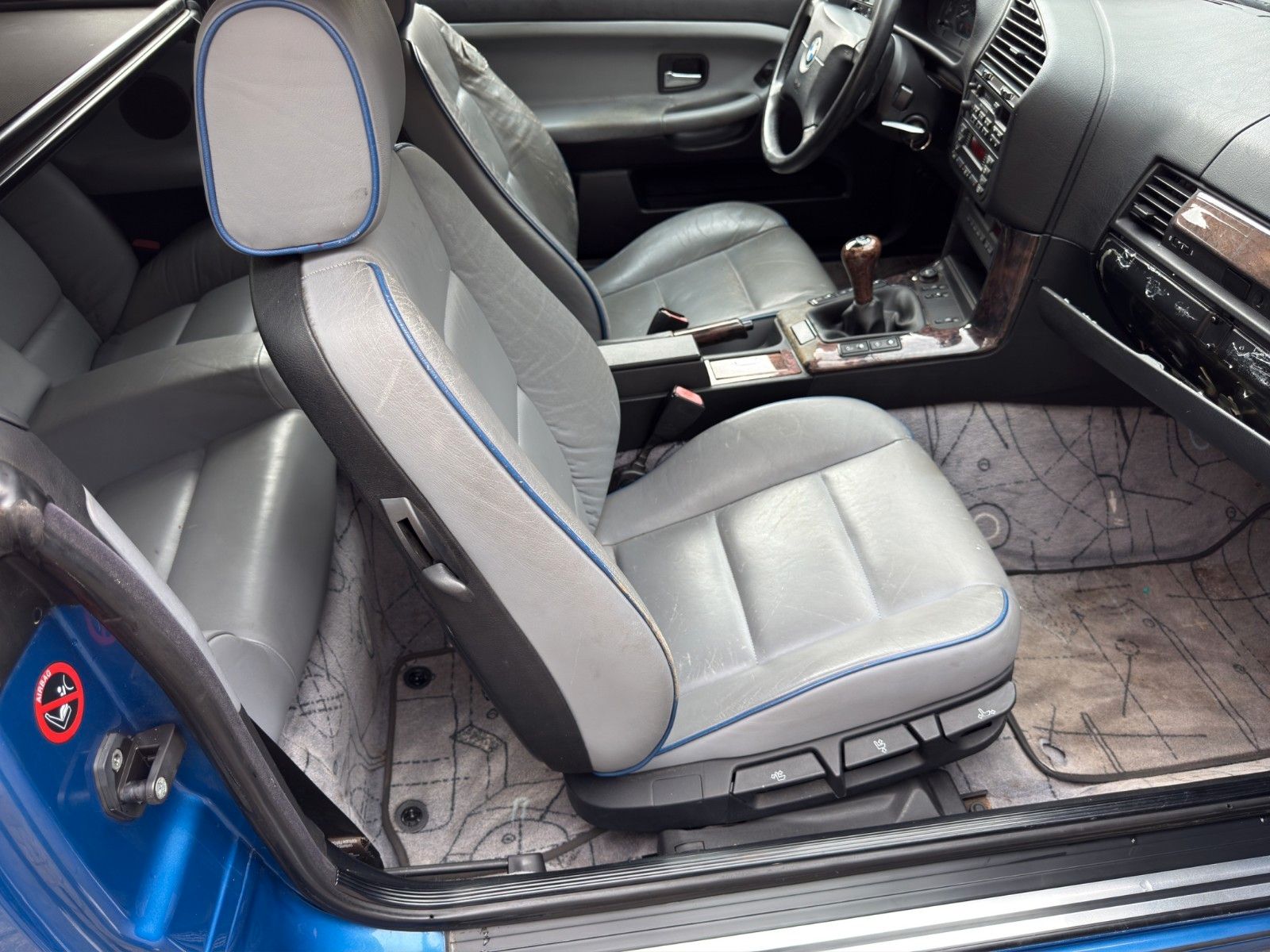Fahrzeugabbildung BMW 318i Cabrio Variante 1-9 Süd Südwest *2. Hand*