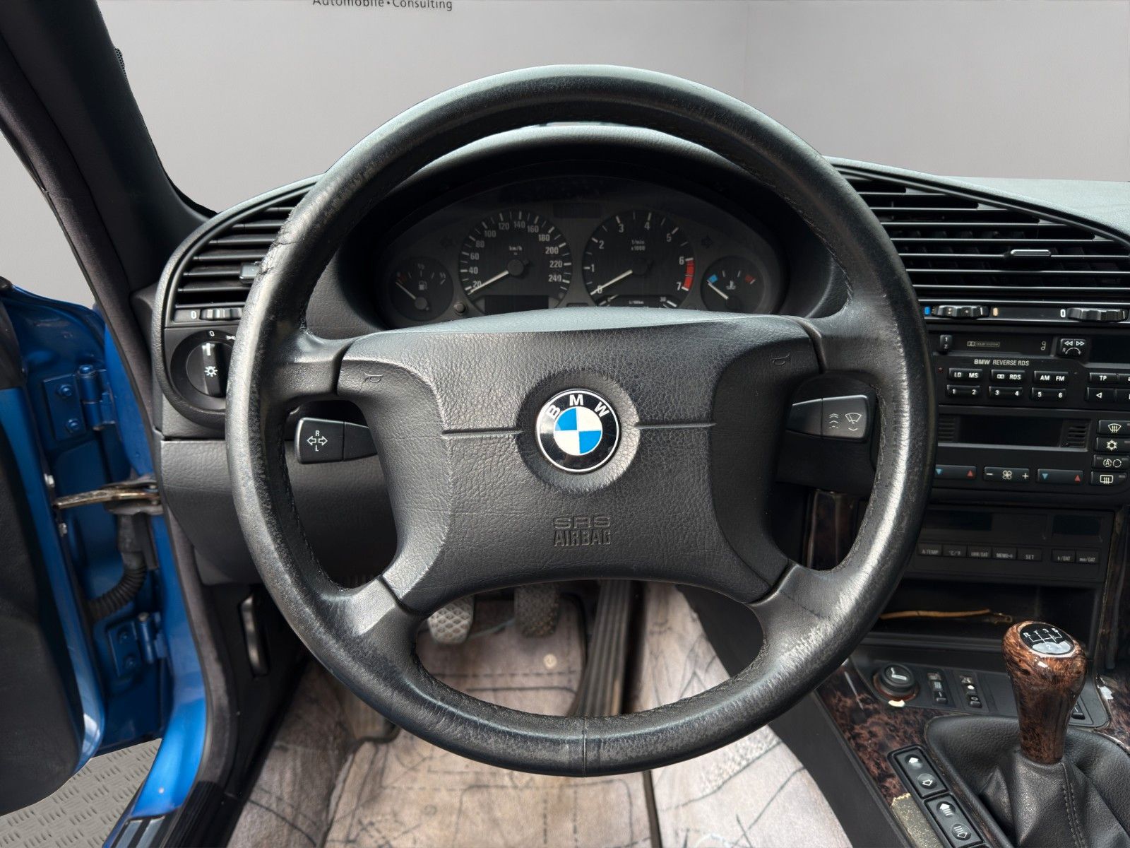 Fahrzeugabbildung BMW 318i Cabrio Variante 1-9 Süd Südwest *2. Hand*