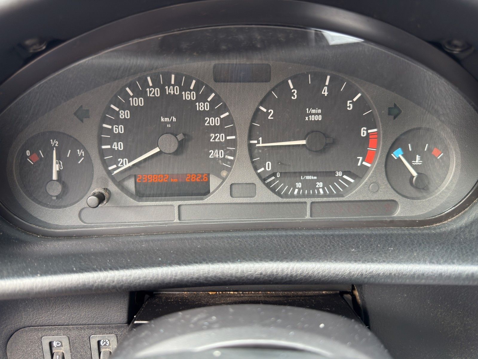Fahrzeugabbildung BMW 318i Cabrio Variante 1-9 Süd Südwest *2. Hand*