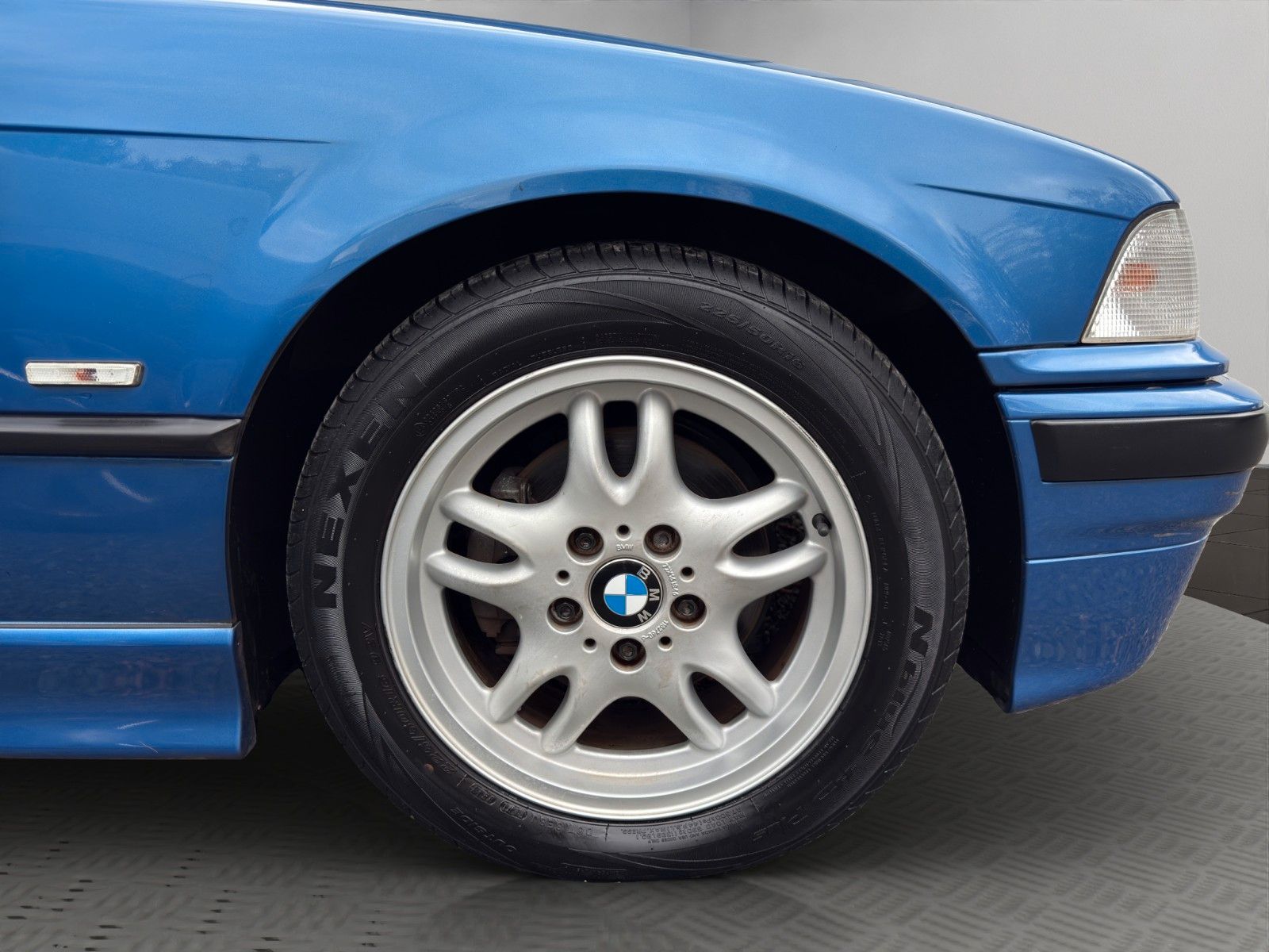 Fahrzeugabbildung BMW 318i Cabrio Variante 1-9 Süd Südwest *2. Hand*