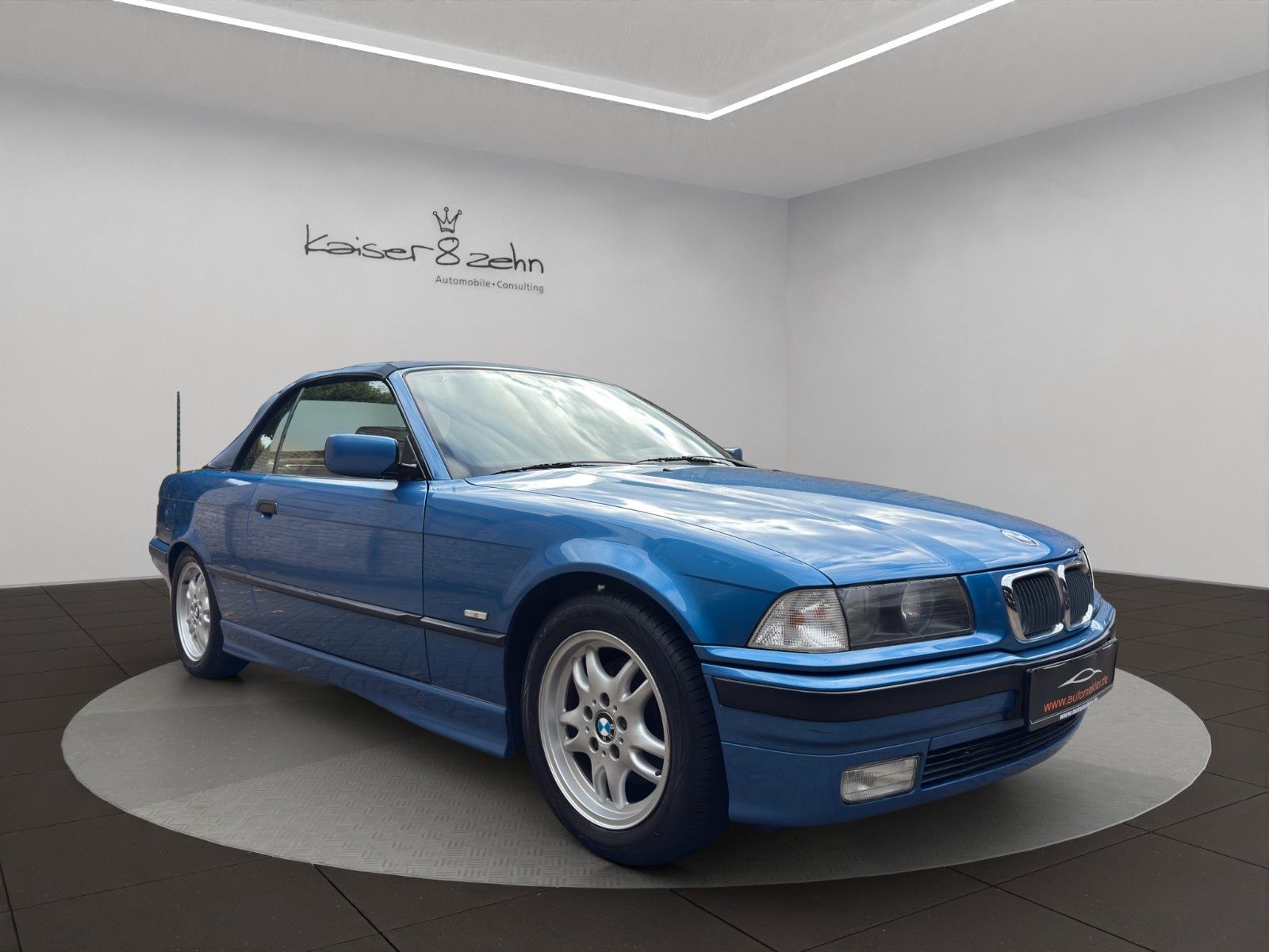 Fahrzeugabbildung BMW 318i Cabrio Variante 1-9 Süd Südwest *2. Hand*