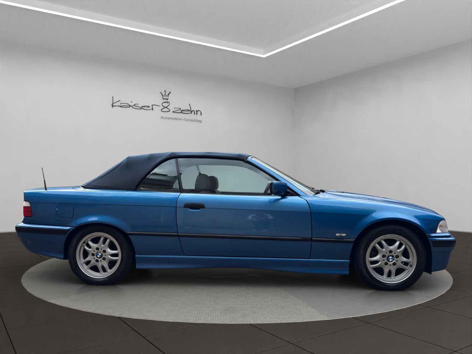 Fahrzeugabbildung BMW 318i Cabrio Variante 1-9 Süd Südwest *2. Hand*