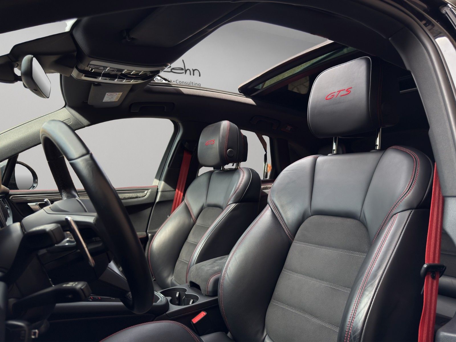 Fahrzeugabbildung Porsche Macan GTS *1. Hand* *BOSE* *AHK* *Panoramadach*