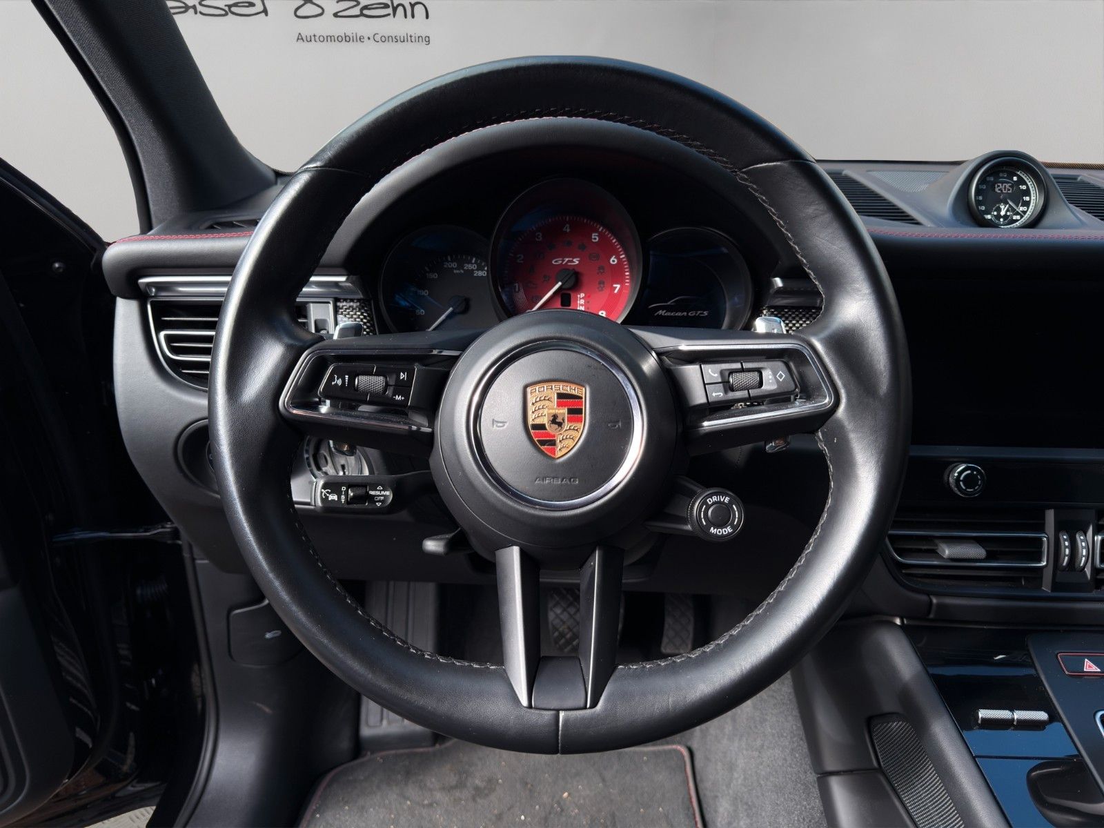 Fahrzeugabbildung Porsche Macan GTS *1. Hand* *BOSE* *AHK* *Panoramadach*