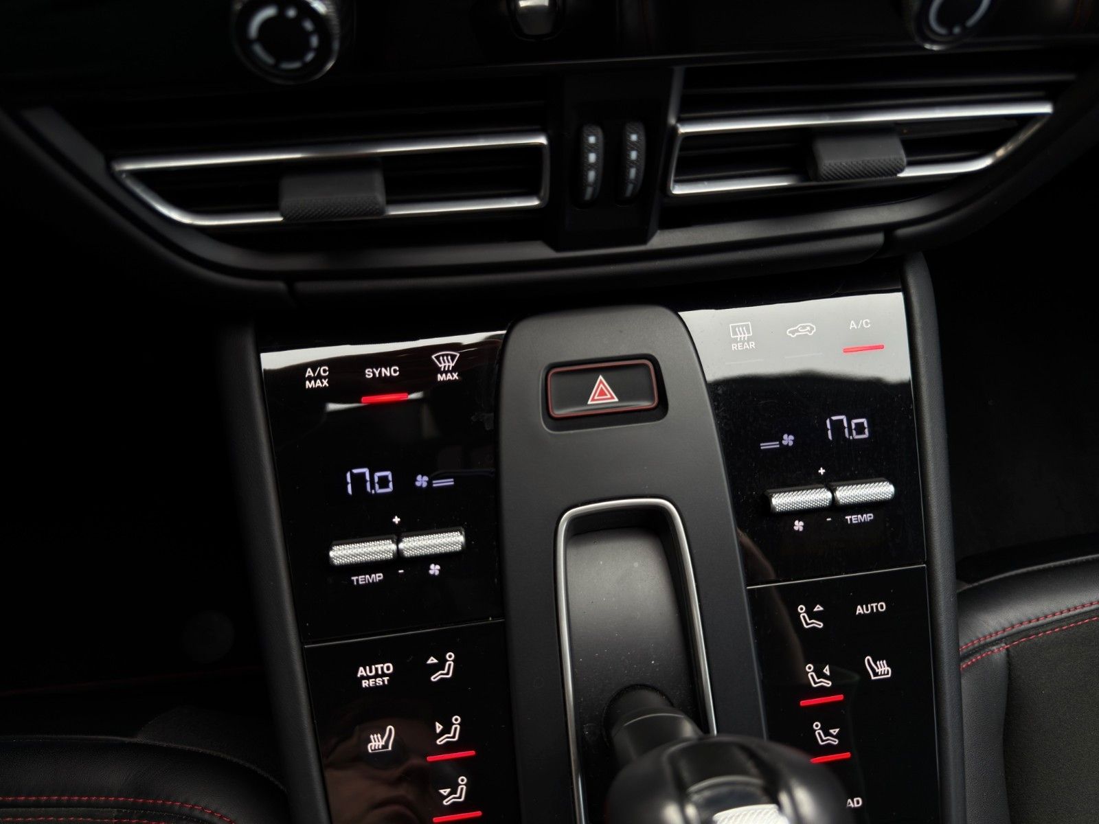Fahrzeugabbildung Porsche Macan GTS *1. Hand* *BOSE* *AHK* *Panoramadach*