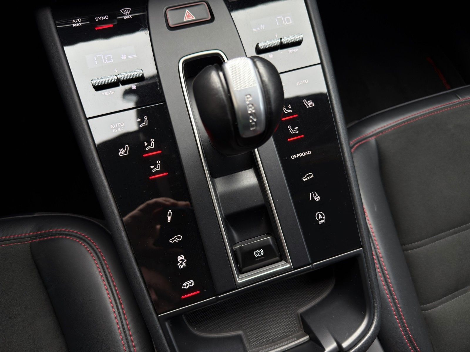 Fahrzeugabbildung Porsche Macan GTS *1. Hand* *BOSE* *AHK* *Panoramadach*