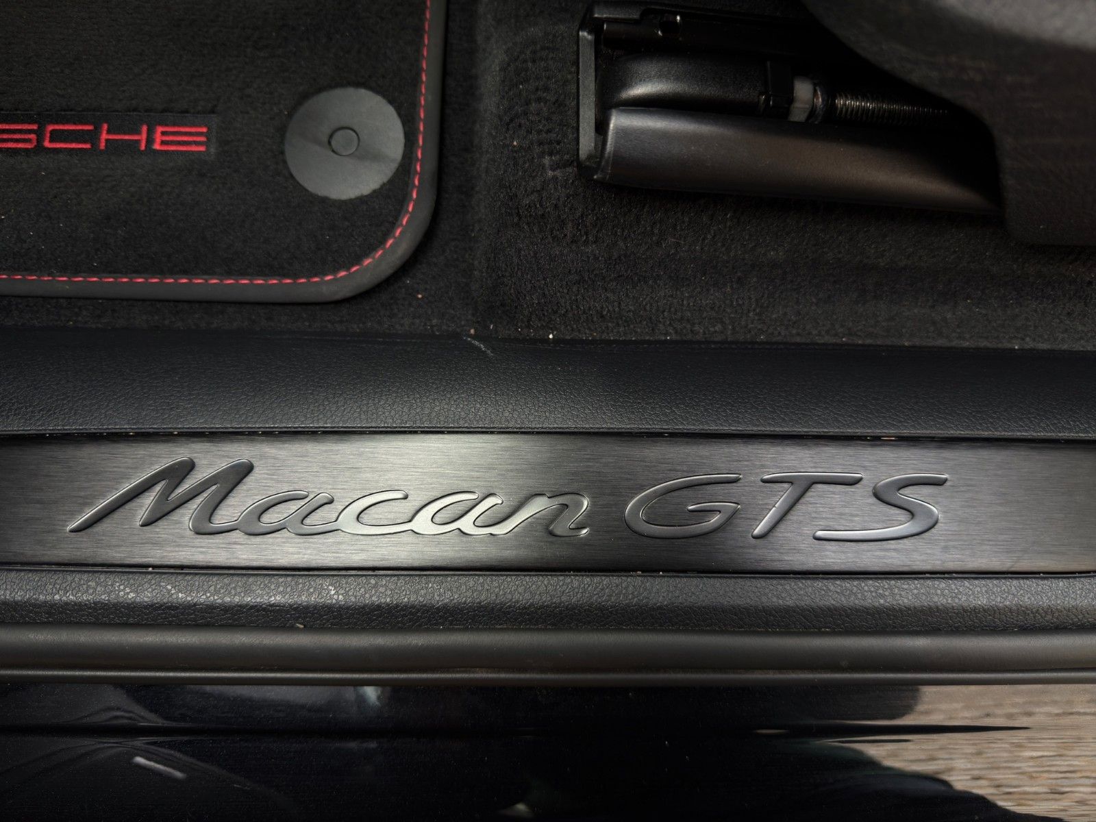 Fahrzeugabbildung Porsche Macan GTS *1. Hand* *BOSE* *AHK* *Panoramadach*