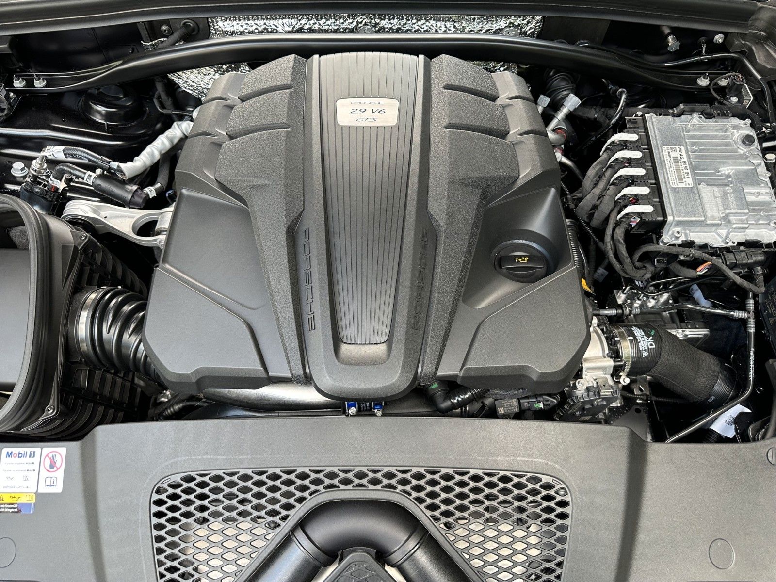 Fahrzeugabbildung Porsche Macan GTS *1. Hand* *BOSE* *AHK* *Panoramadach*