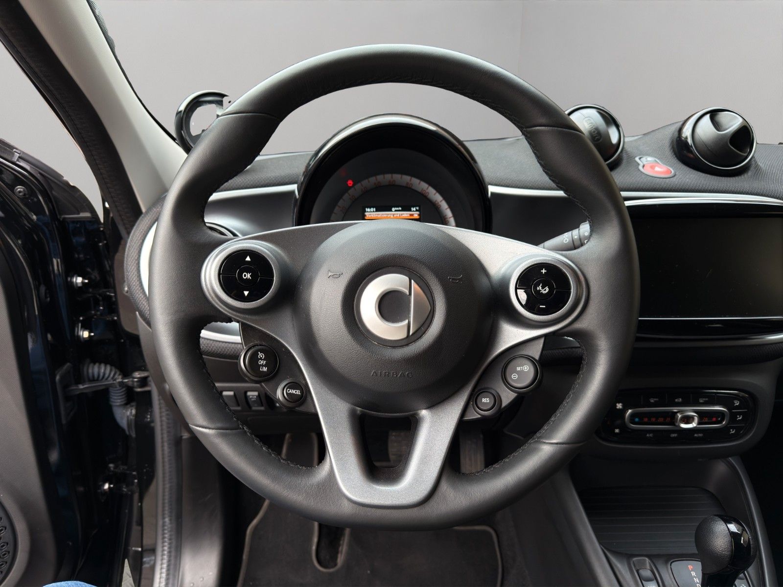 Fahrzeugabbildung Smart ForFour EQ Passion *Faltdach*Rückfahrkamera*