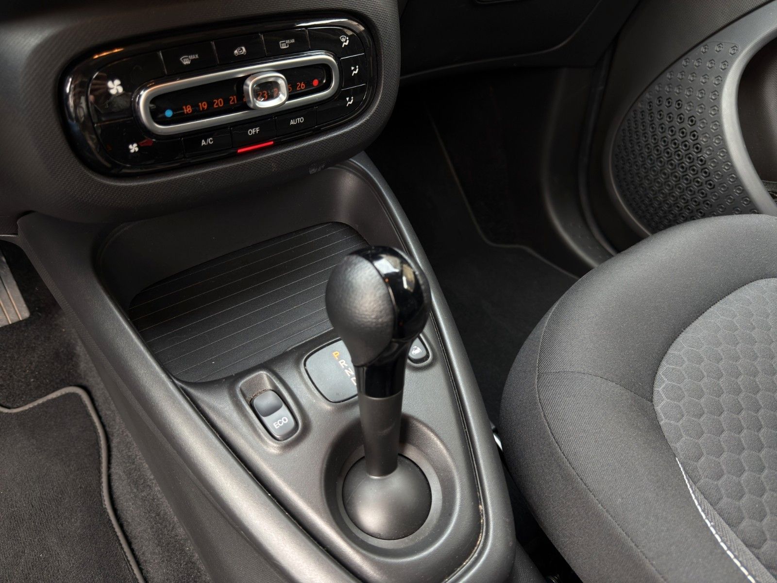 Fahrzeugabbildung Smart ForFour EQ Passion *Faltdach*Rückfahrkamera*