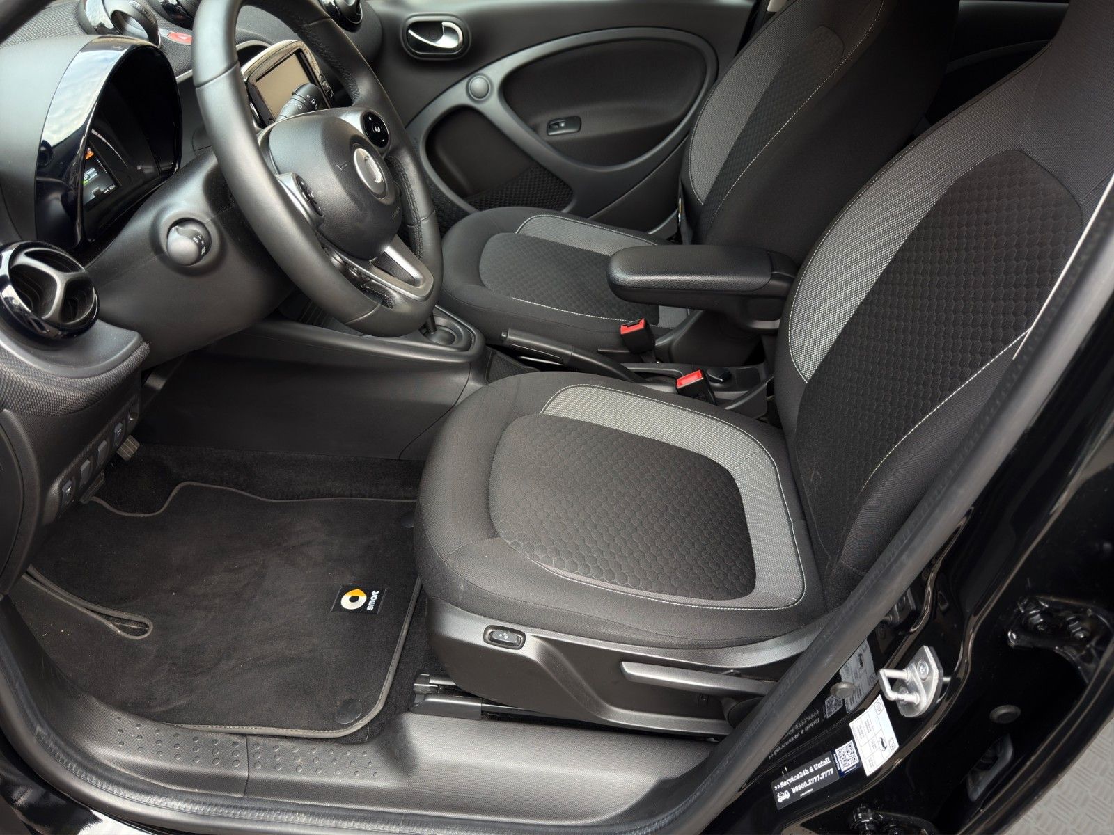 Fahrzeugabbildung Smart ForFour EQ Passion *Faltdach*Rückfahrkamera*