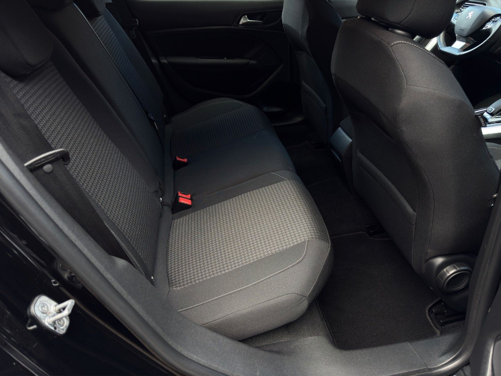 Fahrzeugabbildung Peugeot 308 SW BlueHDi Active *AHK*Apple CarPlay*