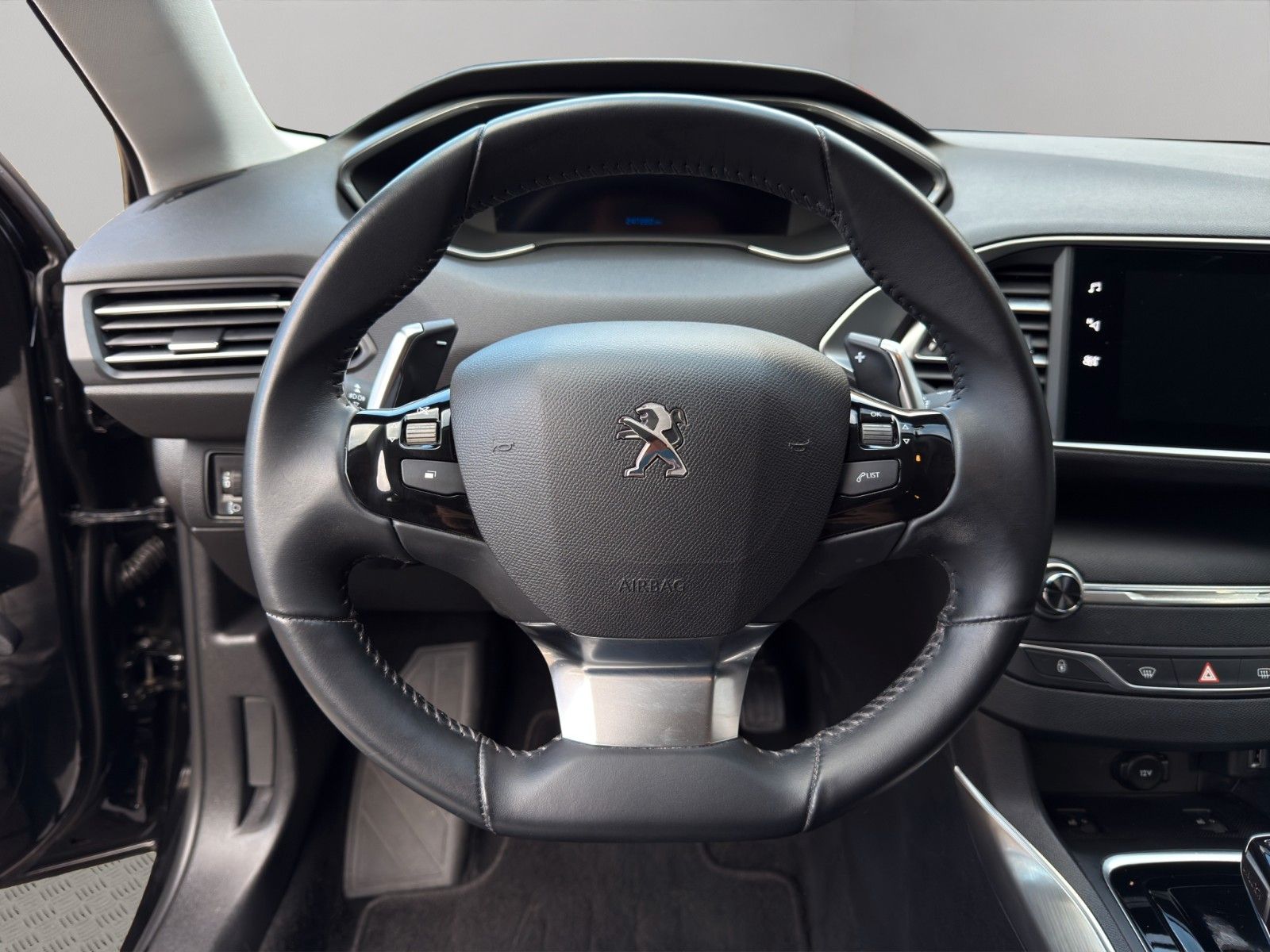 Fahrzeugabbildung Peugeot 308 SW BlueHDi Active *AHK*Apple CarPlay*