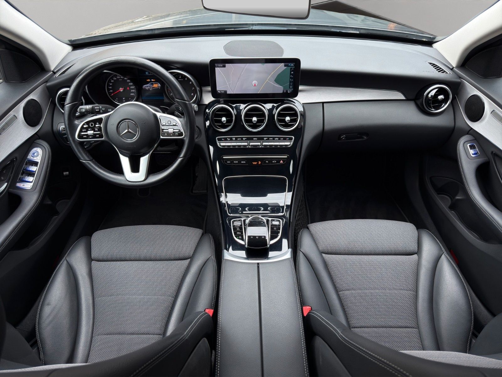 Fahrzeugabbildung Mercedes-Benz C180 T Avantgarde *Apple CarPlay*Rückfahrkamera*