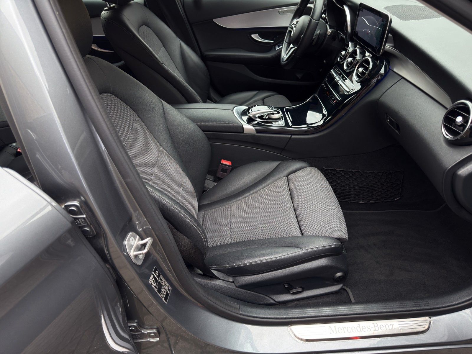 Fahrzeugabbildung Mercedes-Benz C180 T Avantgarde *Apple CarPlay*Rückfahrkamera*