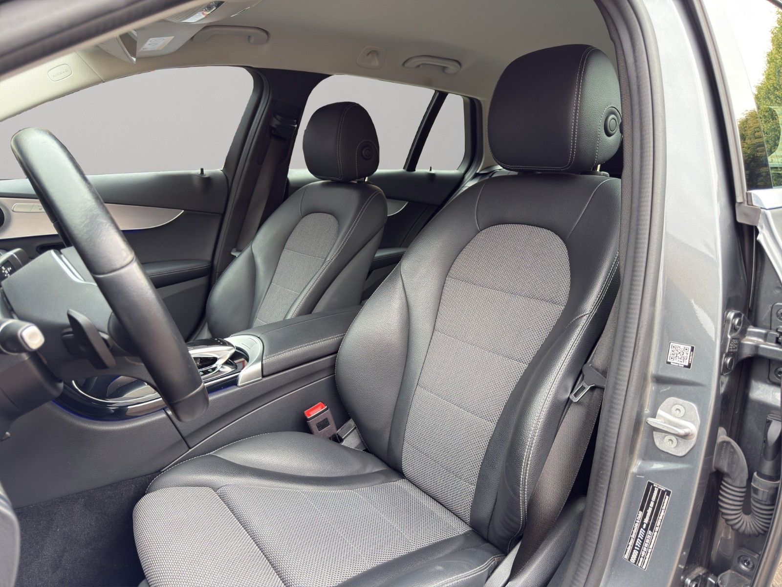 Fahrzeugabbildung Mercedes-Benz C180 T Avantgarde *Apple CarPlay*Rückfahrkamera*