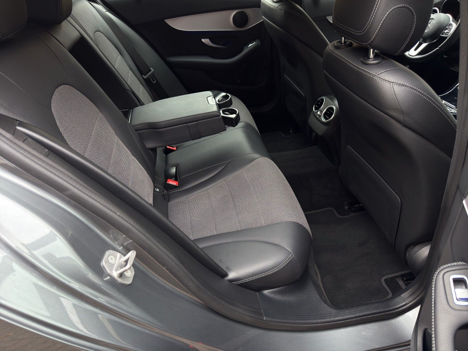 Fahrzeugabbildung Mercedes-Benz C180 T Avantgarde *Apple CarPlay*Rückfahrkamera*