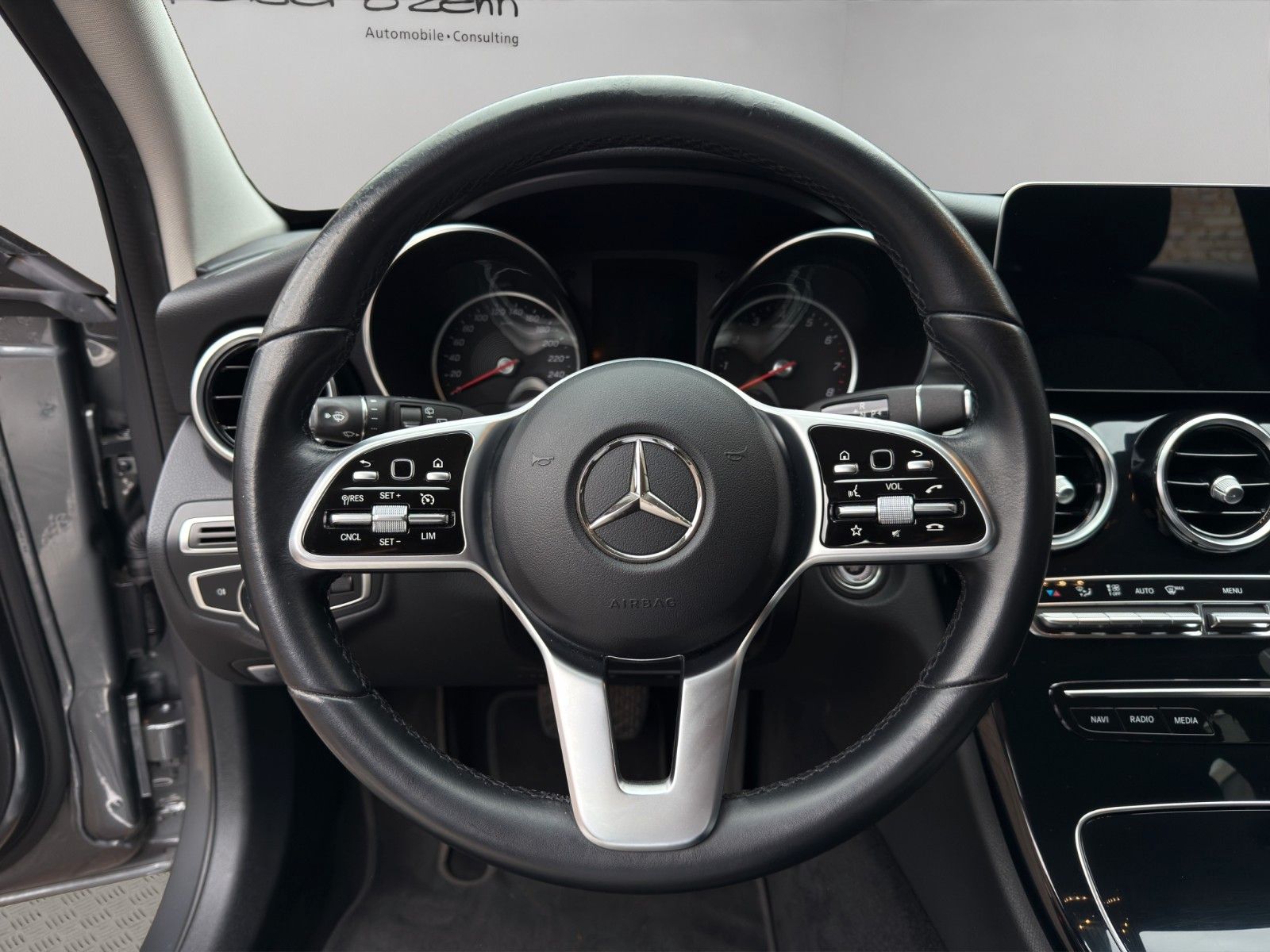 Fahrzeugabbildung Mercedes-Benz C180 T Avantgarde *Apple CarPlay*Rückfahrkamera*