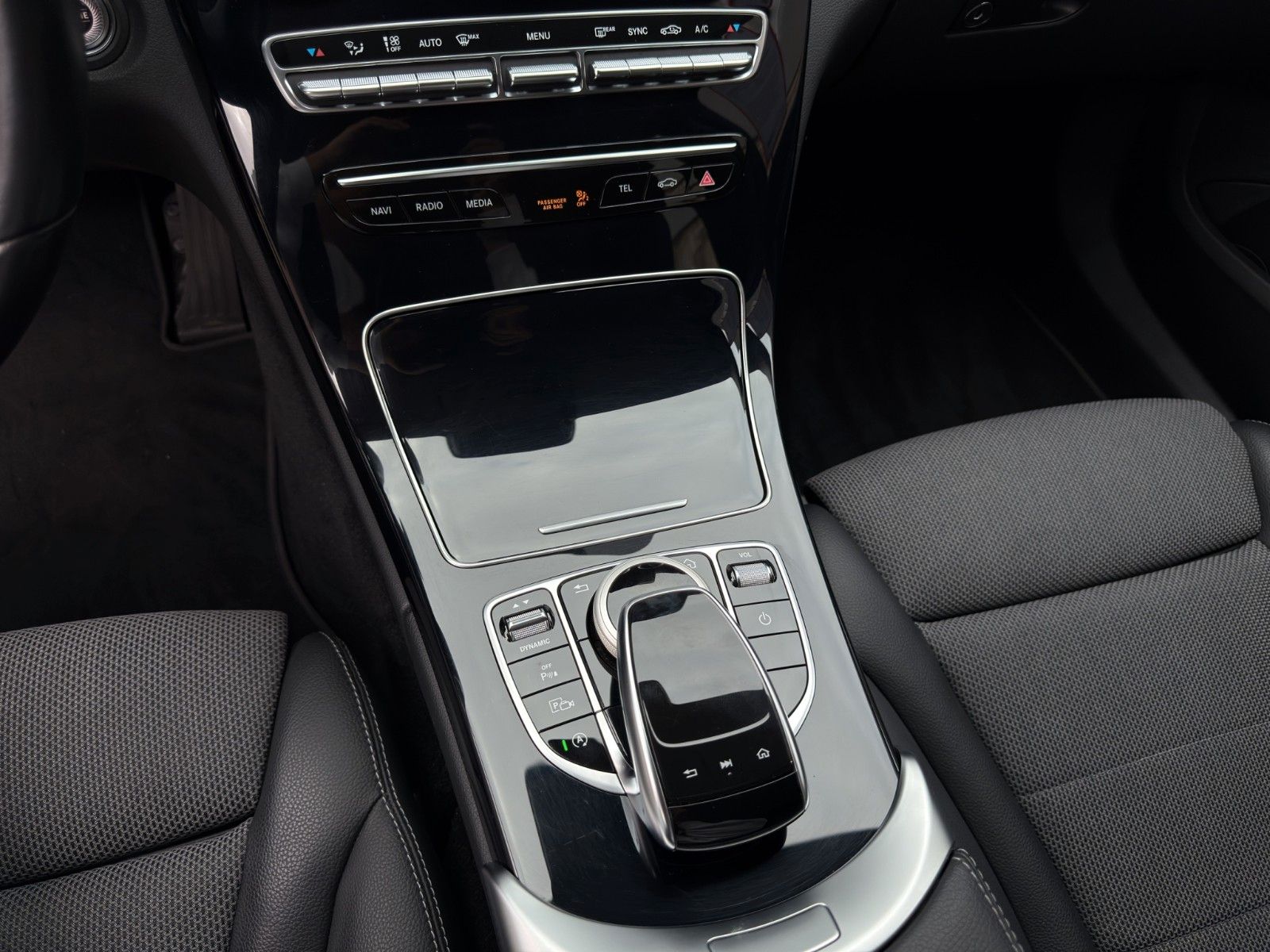 Fahrzeugabbildung Mercedes-Benz C180 T Avantgarde *Apple CarPlay*Rückfahrkamera*