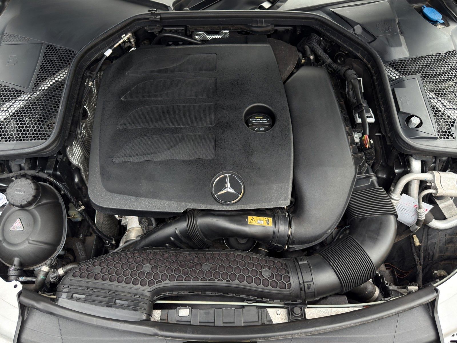 Fahrzeugabbildung Mercedes-Benz C180 T Avantgarde *Apple CarPlay*Rückfahrkamera*