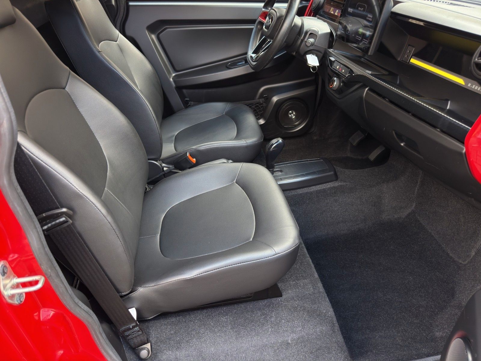 Fahrzeugabbildung Ligier MyLi D R.EBEL E5 *Servo* *CarPlay*