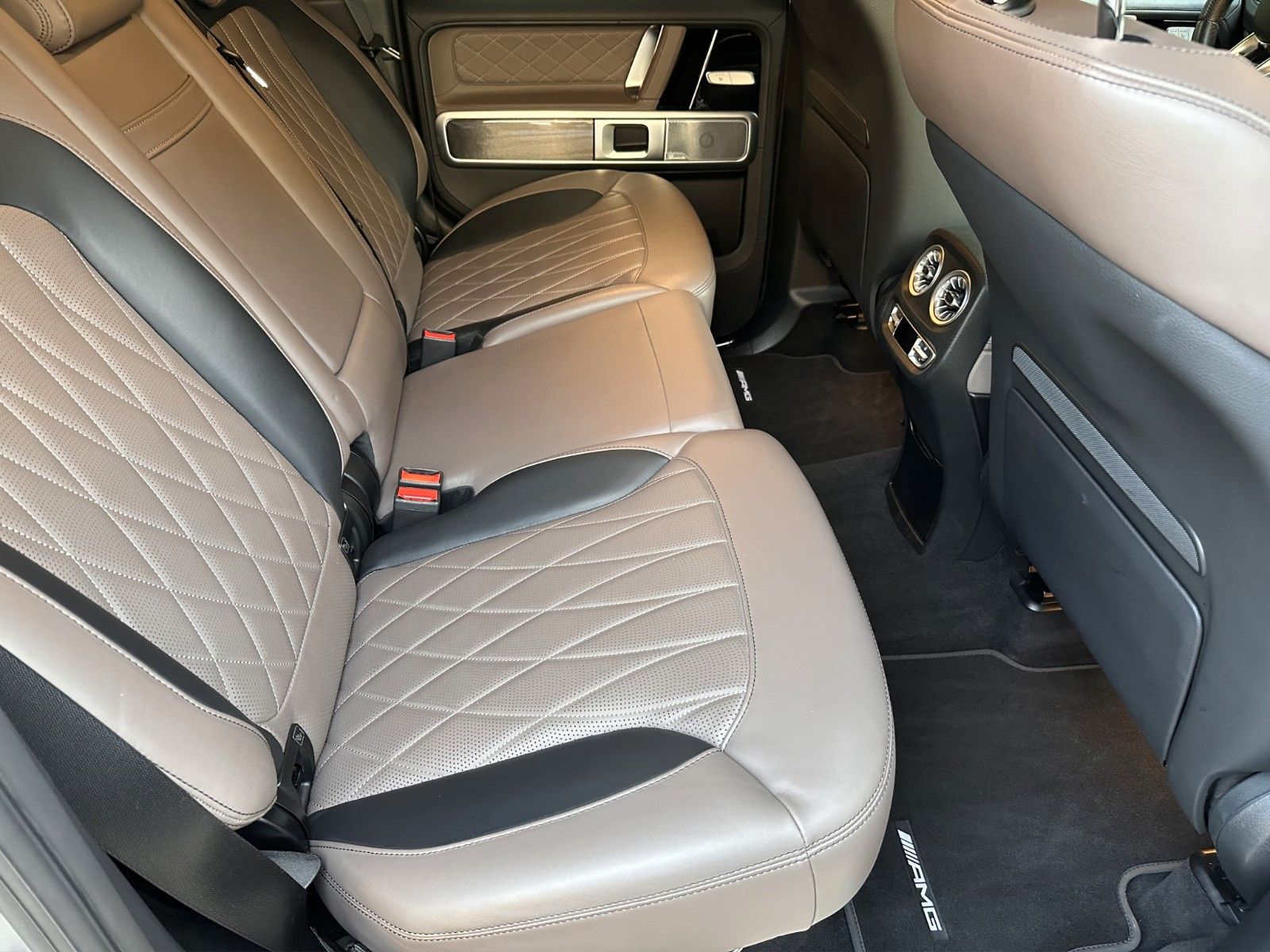 Fahrzeugabbildung Mercedes-Benz G63 AMG *Burmester*Junge Sterne 11/2026*